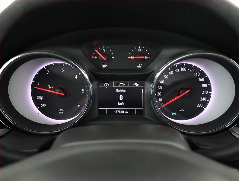 Opel Insignia (2017) 2.0 CDTI, 4X4, Serv.kniha - fotka 9 z 19