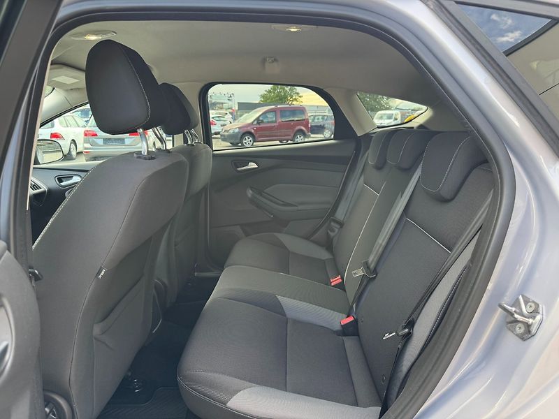 Ford Focus (2011) Trend 1.6 Ti-VCT - fotka 13 z 30