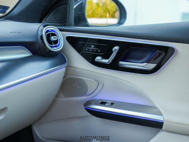 Mercedes-Benz Třídy C (2023) C 300 E Digital Light, Keyless - fotka 12 z 22