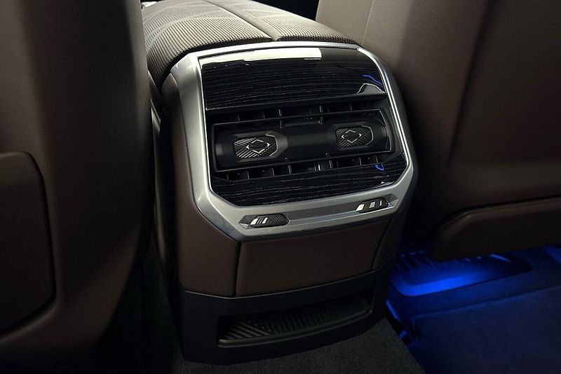BMW i7 xDrive60 - fotka 22 z 28