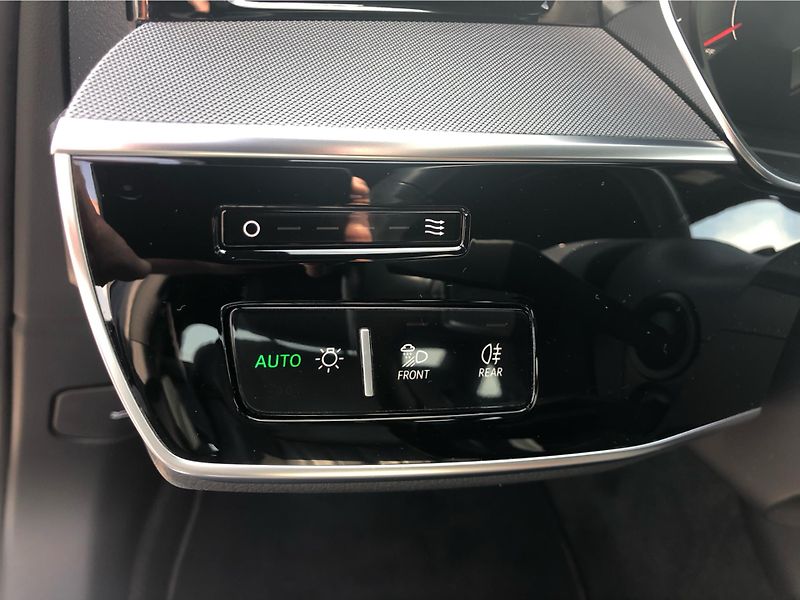 Audi A8 55 TFSI 250 KW Quattro - fotka 16 z 30