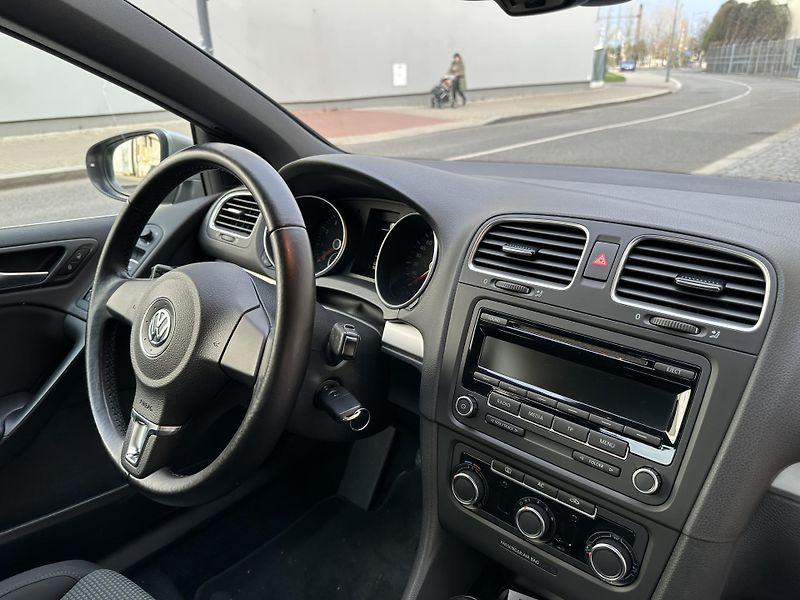 Volkswagen Golf Cabrio 1,4 TSI - fotka 11 z 27