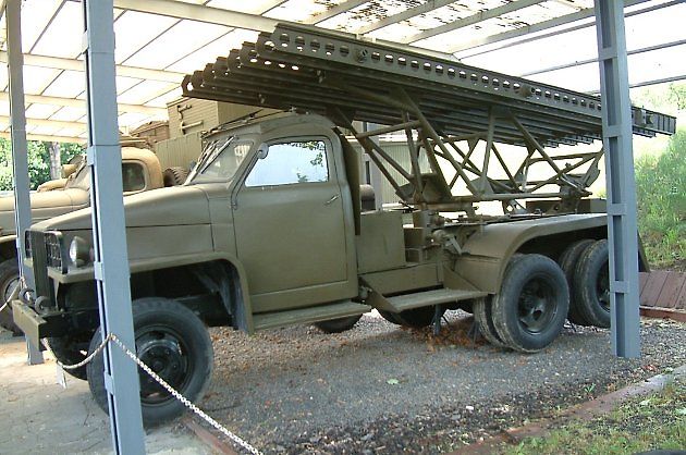 Studebaker US6 s nástavbou pro sovětské rakety Kaťuša., zdroj: Wikimedia Commons, Radomil