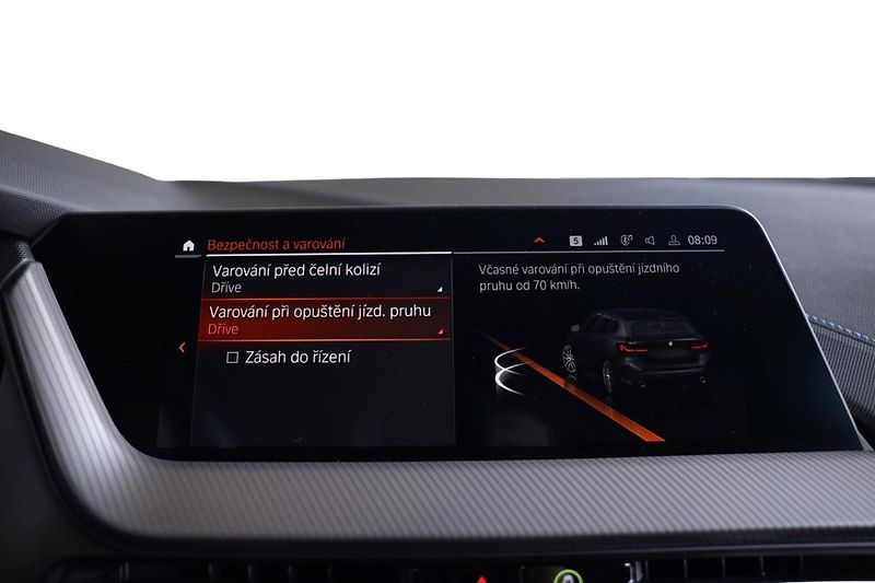 BMW Řada 1 118i - fotka 15 z 21