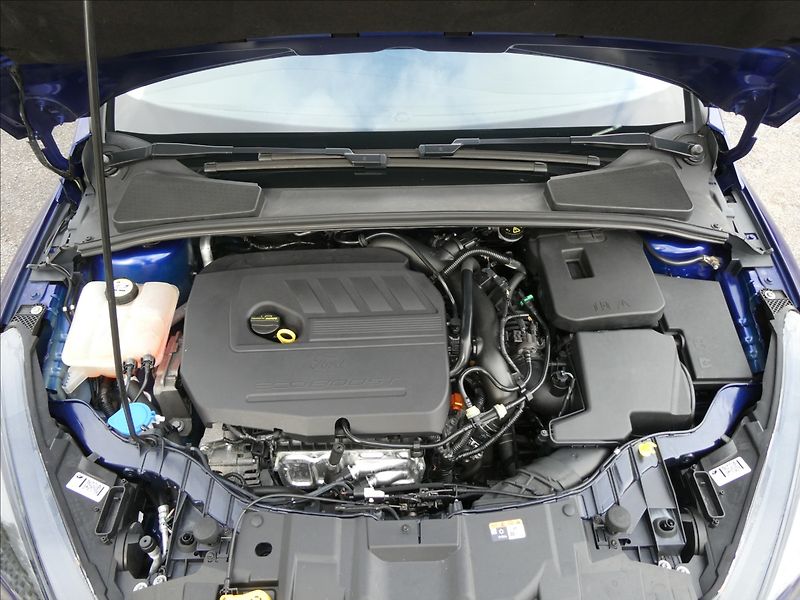 Ford Focus 1,5 110kW 1.MAJITEL, SERVISKA - fotka 35 z 48