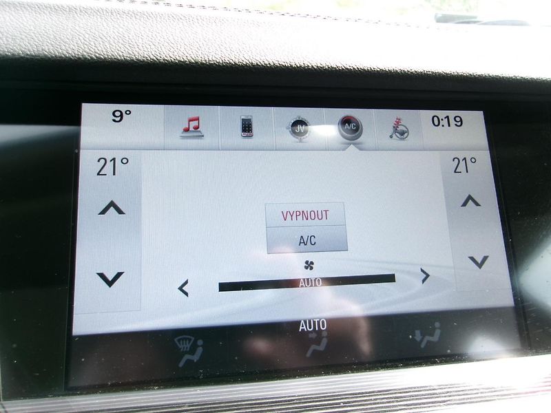 Opel Insignia ST 2.0 Turbo 191kW 4x4 automat - fotka 15 z 43