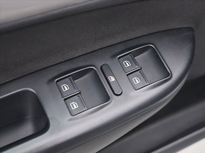 Škoda Octavia 1,6 TDI 77kW Elegance CZ Xenon - fotka 14 z 27