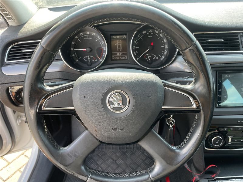 Škoda Superb 2,0 TDi 103kw Elegance Facelif - fotka 14 z 30