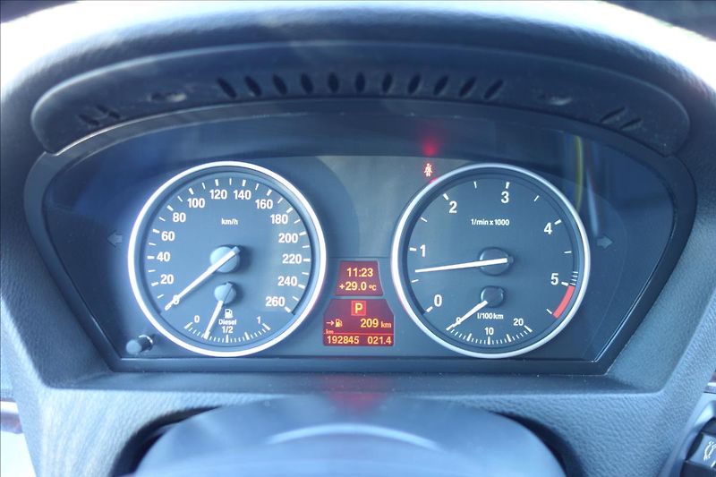 BMW X5 40d 225KW,xDRIVE,NAVIGACE. - fotka 28 z 37