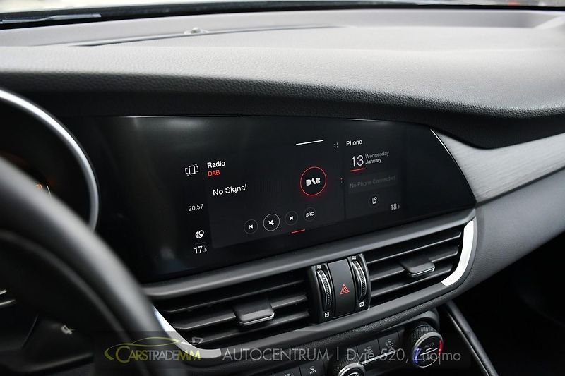 Alfa Romeo Giulia 2.2JTDm 154kw Ti - fotka 30 z 53