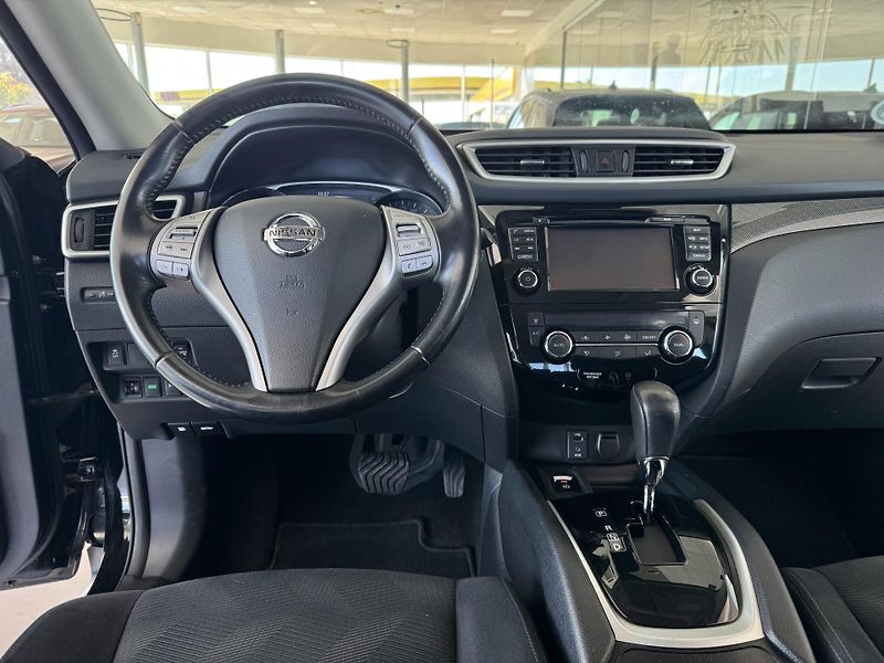 Nissan X-Trail 1,6dCi 96kW*AUT*360kam*Panoram - fotka 9 z 35