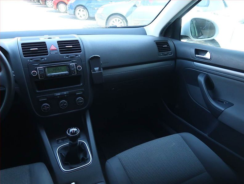 Volkswagen Golf (2009) 1.9 TDI, nová STK, Klima - fotka 8 z 14