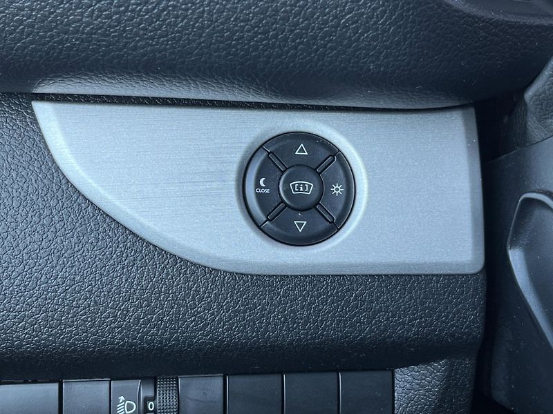 Peugeot Traveller (2021) ALLURE L2 2.0 BlueHDi 106kW, Č - fotka 17 z 29