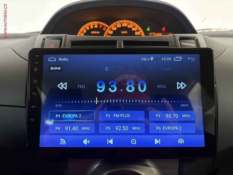 Toyota Yaris (2010) 1.0 i, ČR, STK10/28, AC - fotka 13 z 15