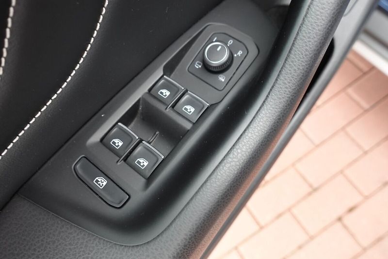 Volkswagen Passat ZLEVNĚNO 2,0TSi 206kW Alltrack - fotka 9 z 37