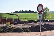 Stavba dálnice D11 v Královci 28. dubna 2025.
