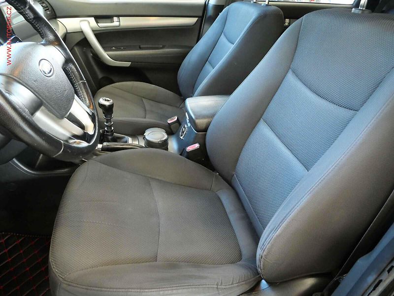 Kia Sorento (2010) 2.2CRDi 4x4, AC, temp - fotka 10 z 18