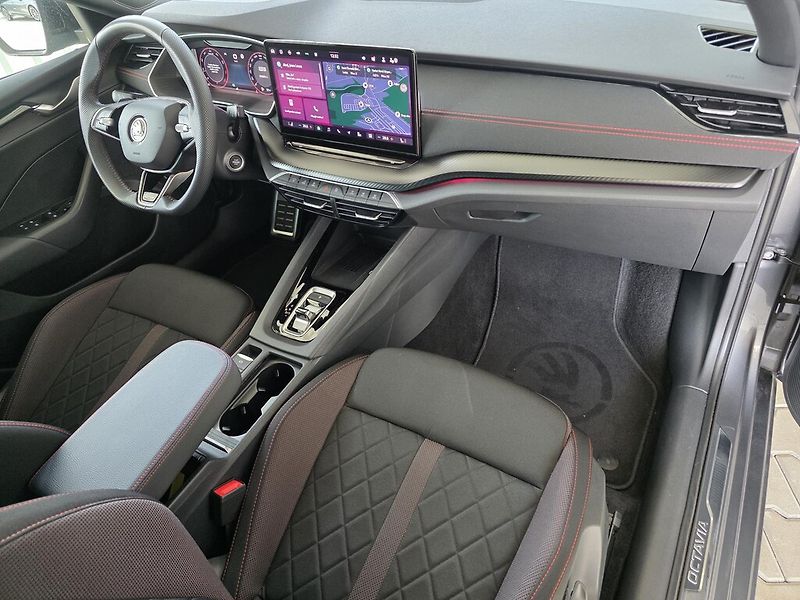 Škoda Octavia Combi DSG 2,0 TSi 195 kW RS - fotka 20 z 24