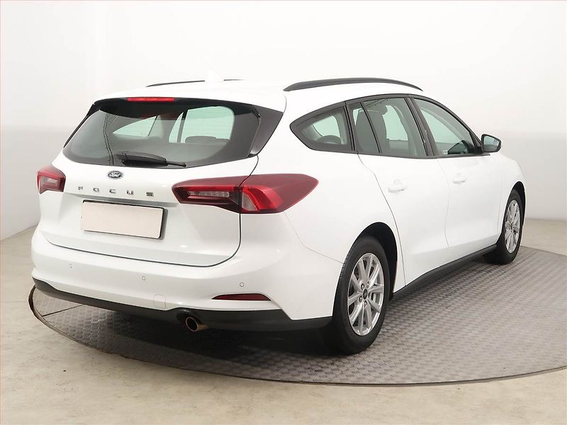 Ford Focus (2022) 1.0 EcoBoost, Tempomat - fotka 5 z 18