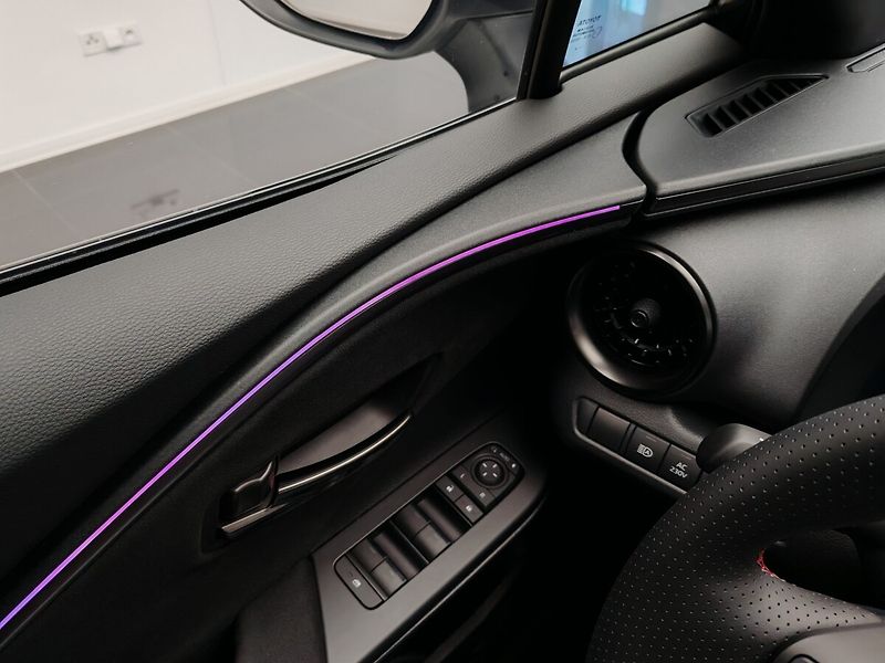 Toyota C-HR 2.0 PHEV 4x2 GR SPORT - fotka 27 z 49