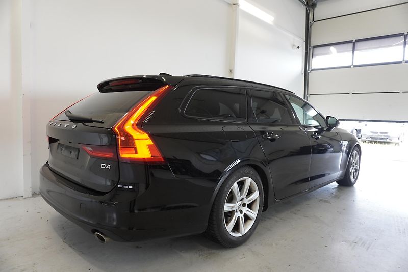 Volvo V90 2.0 D4 MOMENTUM AUTOMAT 8st. - fotka 8 z 31