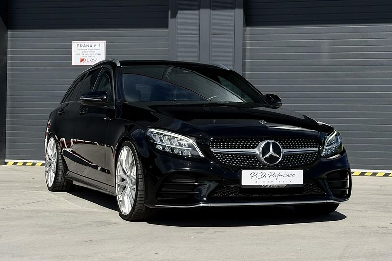 Mercedes-Benz Třídy C (2020) C 220d 4Matic AMG Line - fotka 16 z 81
