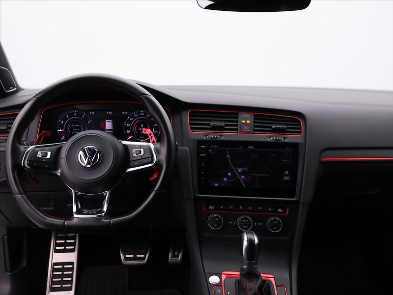 Volkswagen Golf 2,0 TSI GTI 180kW Performance - fotka 22 z 29
