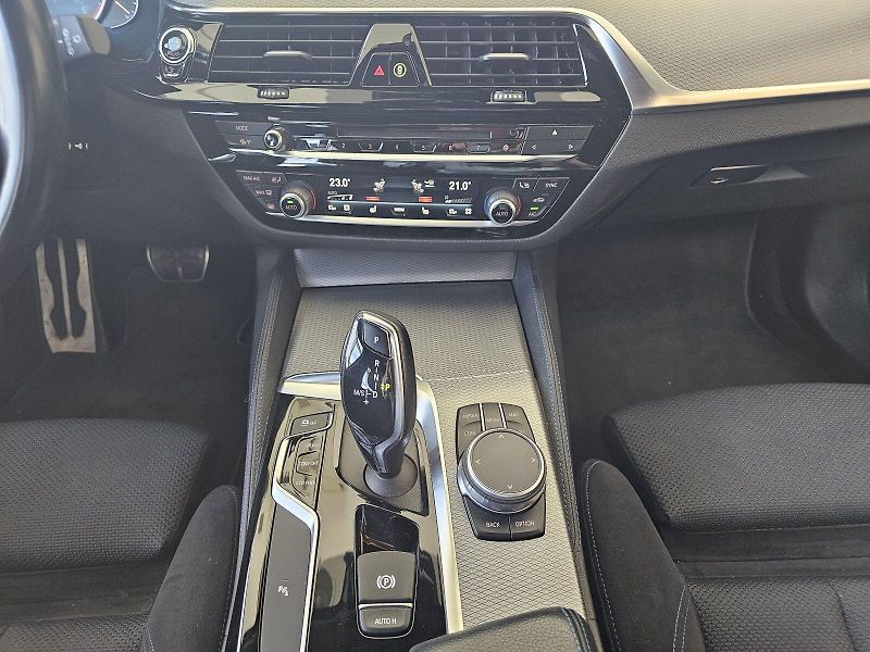 BMW Řada 5 540d xDrive - fotka 20 z 26