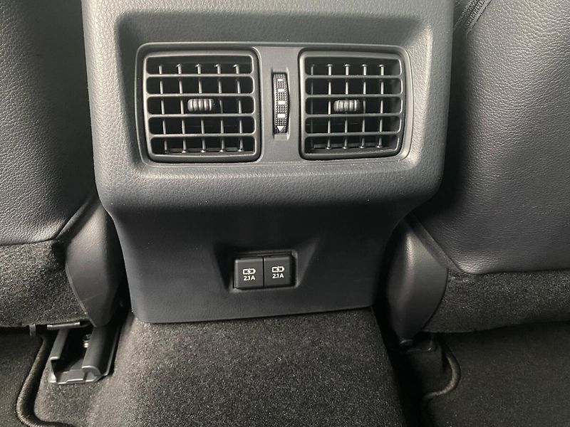 Toyota Camry 2,5 Hybrid  Executive VIP - fotka 32 z 33