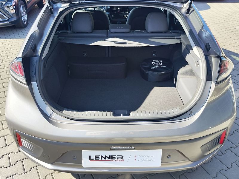 Hyundai Ioniq 1.6 GDI/104kW MY20 Style PHEV - fotka 9 z 37