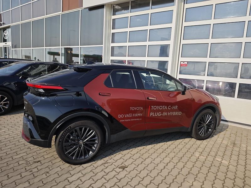 Toyota C-HR (2025) 2.0L PHEV CVT Tokyo Edition - fotka 7 z 17