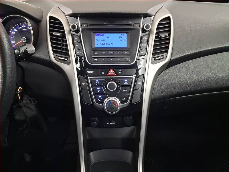 Hyundai i30 (2015) 1.6 MPI - fotka 12 z 19