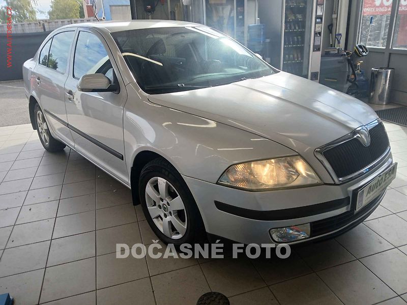 Škoda Octavia (2004) 1.6i, ČR, AC, STK6/28 - fotka 1 z 3