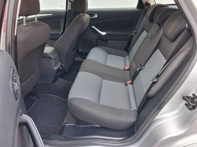 Ford Mondeo (2007) 2.0 TDCi, Aut.klima - fotka 10 z 16
