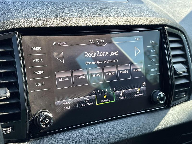 Škoda Karoq (2023) 1.5 TSI DSG Sportline - fotka 14 z 36