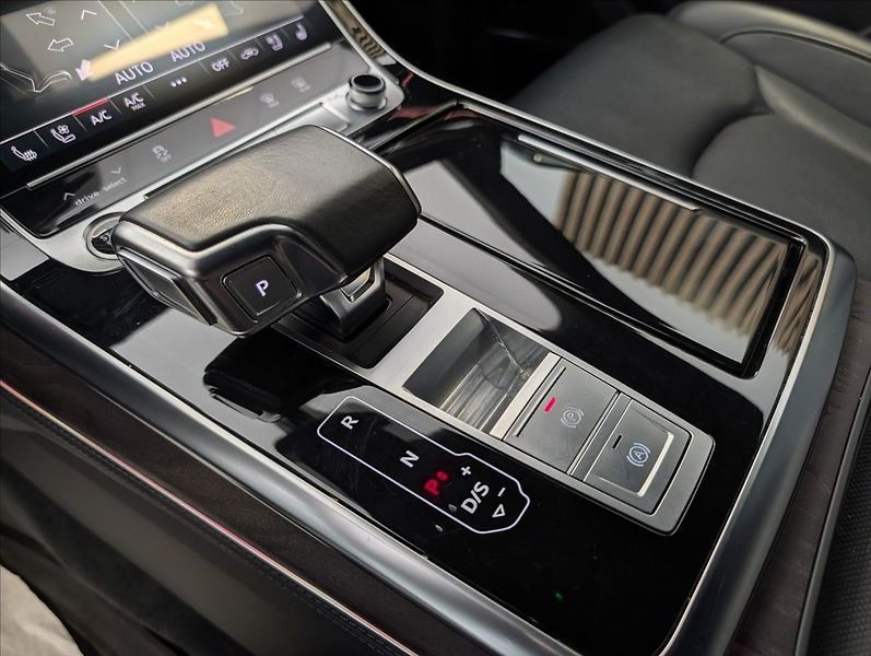 Audi Q8 E55 TFSI Quattro S-line - fotka 27 z 38