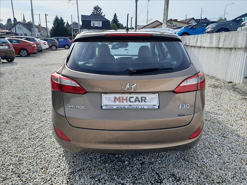 Hyundai i30 1,4i16V 73kW - fotka 6 z 48