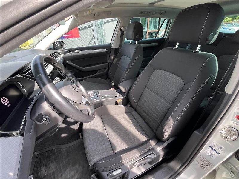 Volkswagen Passat 2,0 TDi DSG DPH  Webasto,Kamer - fotka 13 z 50