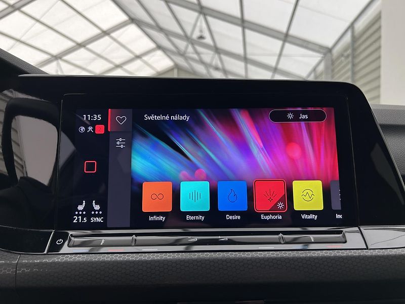 Volkswagen Golf 2.0 GTI  PERFORMANCE - fotka 12 z 29