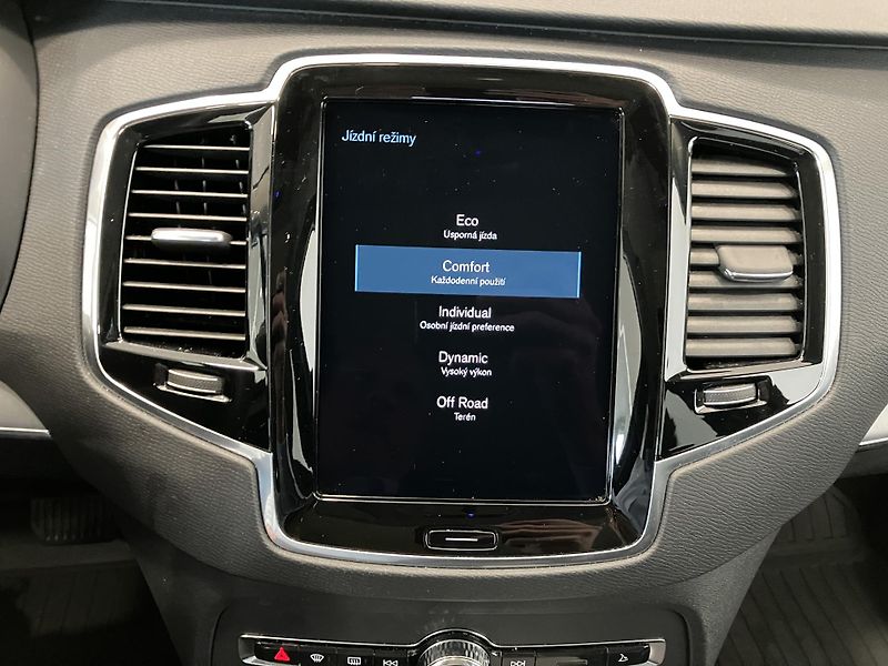 Volvo XC90 B5 AWD Momentum AT8 - fotka 40 z 48
