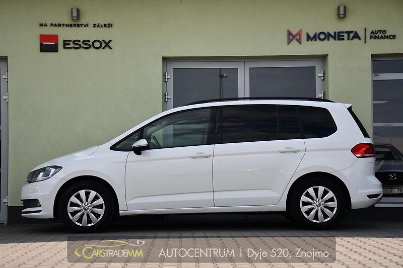 Volkswagen Touran 1.6TDi DSG  - fotka 2 z 48
