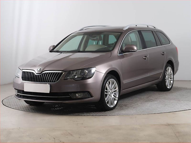 Škoda Superb (2013) Elegance 2.0 TDI, 4X4 - fotka 2 z 21