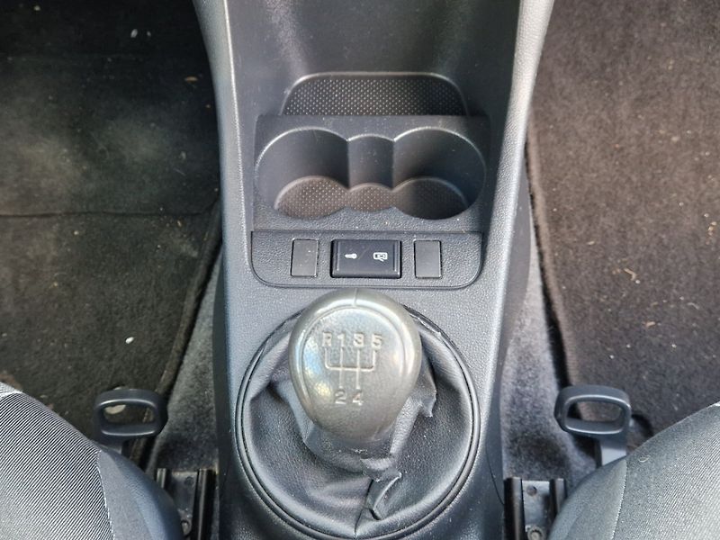 Škoda Fabia (2010) 1,6 TDI 55 Kw Klima - fotka 19 z 28