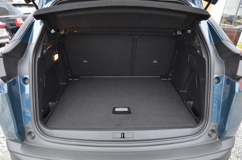 Peugeot 3008 (2023) 1.5 HDi 96kW AT8 Allure / LED - fotka 12 z 38