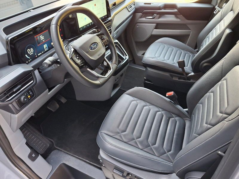 Ford Tourneo Custom (2025) L2 Titanium X AWD 2,0 EcoBlue - fotka 6 z 35