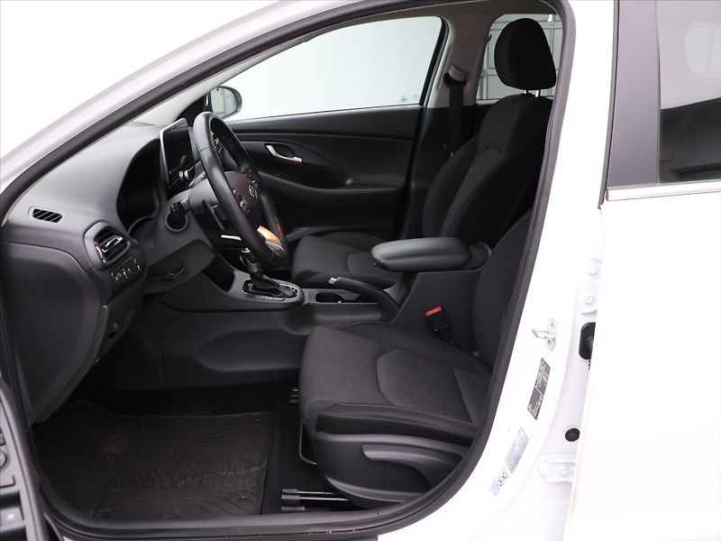 Hyundai i30 1,6 CRDI CZ 1.Maj. DPH - fotka 10 z 27