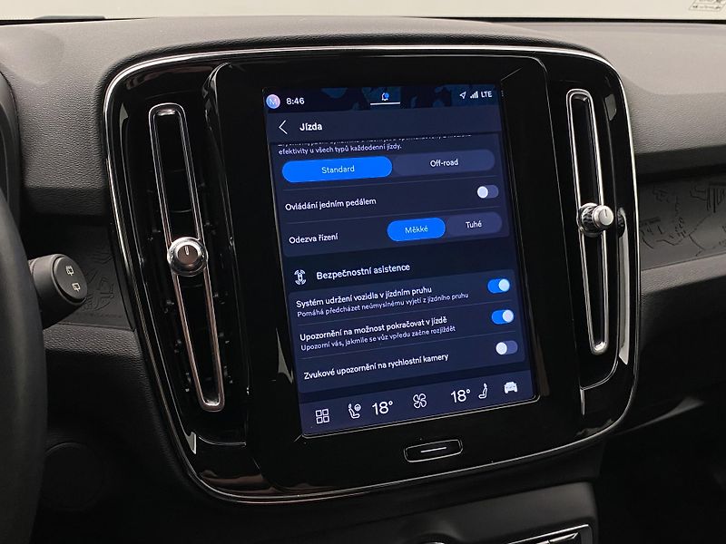 Volvo XC40 PURE ELECTRIC RECHARGE PLUS - fotka 46 z 50