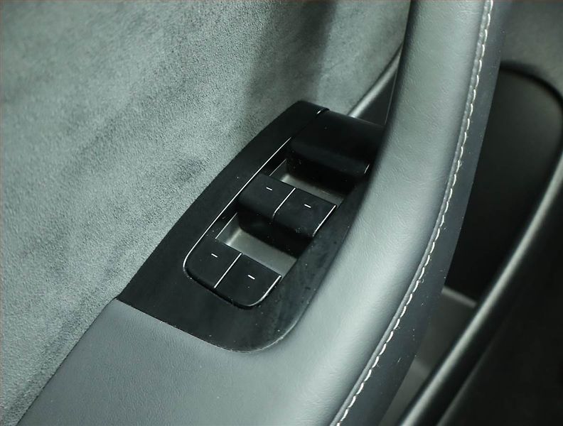 Tesla Model 3 (2020) Std Range Plus 52kWh, SoH 85% - fotka 18 z 23