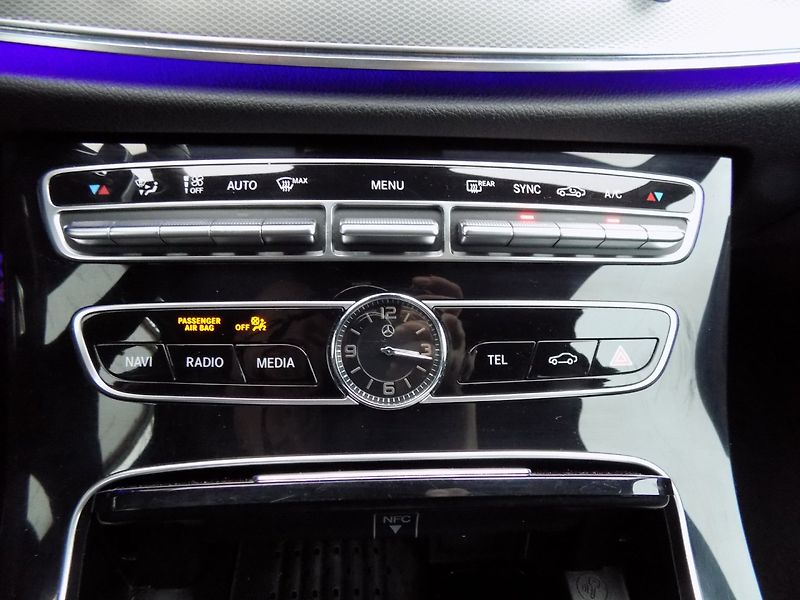 Mercedes-Benz Třídy E (2018) 350d/AMG Line/4-Matic/LED/ - fotka 39 z 45