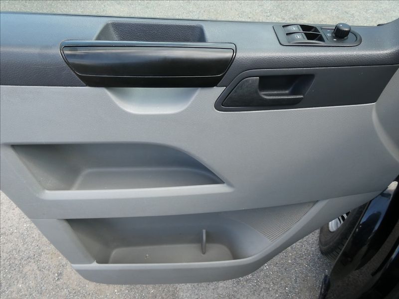 Volkswagen Transporter 2,0 TDi BUS 9.míst,klima,webas - fotka 27 z 46
